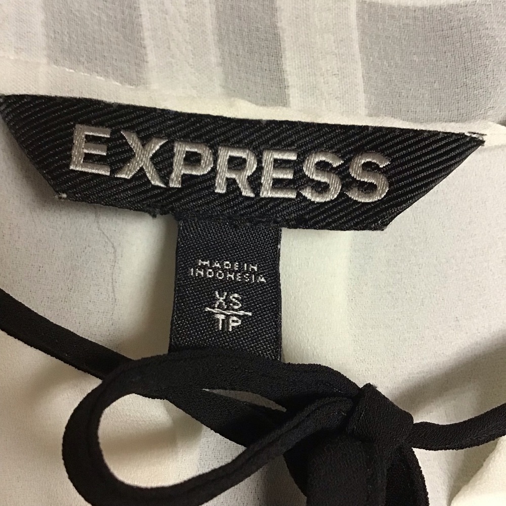 EXPRESS  women's blouse, sz XS.  off white and black - Picture 14 of 16